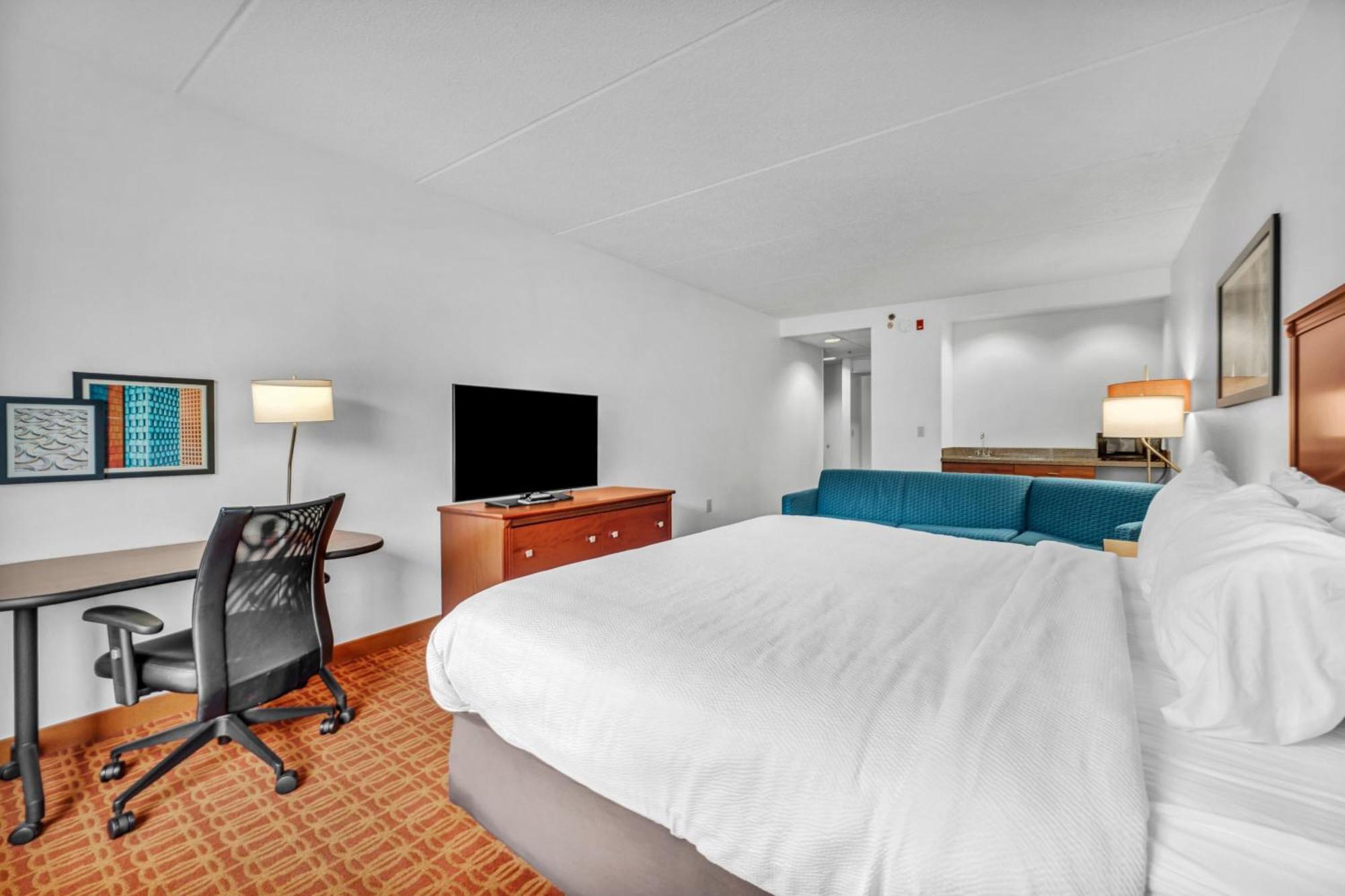 Hotel Fairfield By Marriott 3*